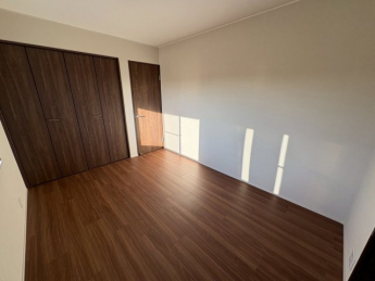 スタンダードな洋室です