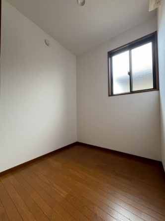 個人の部屋や寝室として使える洋室です