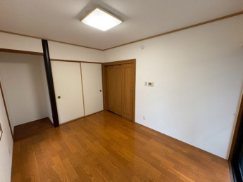 ゆったりした洋室です