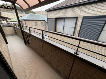 開放的で明るい空間を演出してくれるバルコニーです