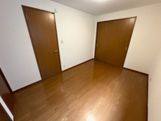 使い勝手のいい洋室です