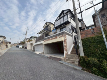 前面道路含む現地写真です