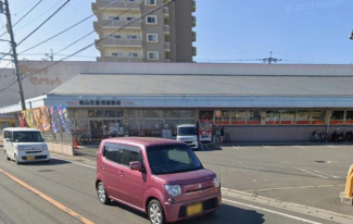 松山生協西雄郡店まで818m