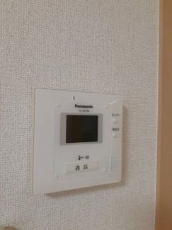 モニター付きインターホンで安心です♪