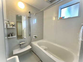 【弊社施工例】実際の仕様とは異なります。一日の疲れを癒すバスルーム。浴室乾燥機付き♪