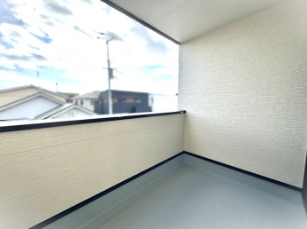 【弊社施工例】実際の仕様とは異なります。南向きインナーバルコニー／屋根や壁があるので、プライバシーを保てます♪