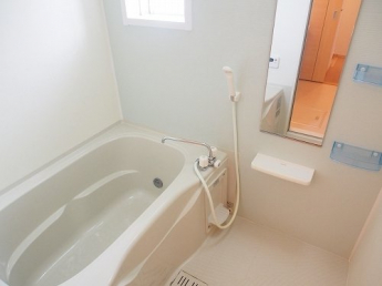 コンパクトで使いやすいお風呂です