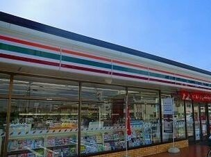 セブンイレブンまで700m