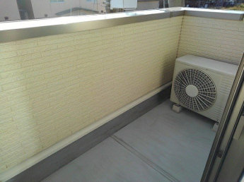 バルコニーからの眺めを楽しみながら食事をしませんか