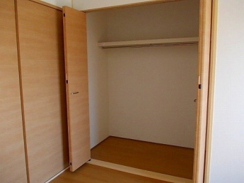 明るい色調の室内です