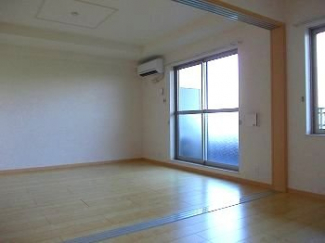 こちらの居間で趣味の時間をお楽しみください