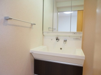 明るい洗面所です