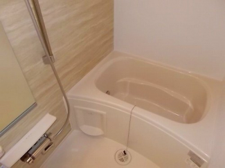 落ち着いた空間のお風呂です