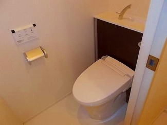 清潔感のあるトイレです