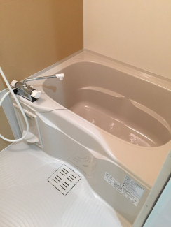 コンパクトで使いやすいお風呂です