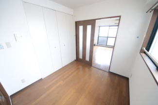 スタンダードな洋室です