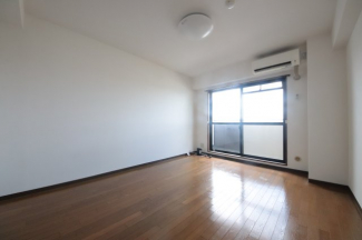 こちらのリビングで趣味の時間をお楽しみください