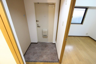 毎日通る玄関はこちらです