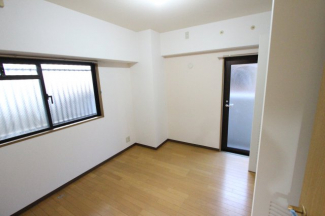 開放的な寝室です