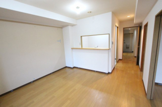 ゆったり過ごせる居間です