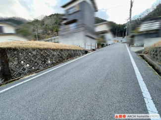 前面道路の幅員は６ｍ（北側）です。