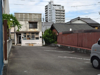 敷地内を南西側より撮影