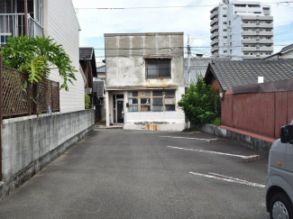 敷地内を南側より撮影