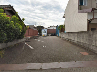 別敷地の駐車場を北側より撮影