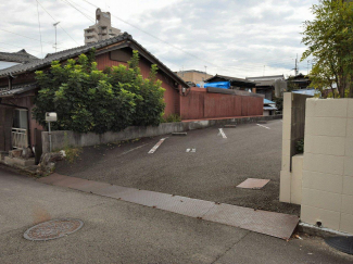 別敷地の駐車場を北西側より撮影