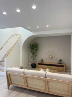 ＴＶスペースは上部がアールでとてもおしゃれに仕上がってます。