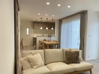 対面型キッチンになっており、広がりのあるＬＤＫとなっています