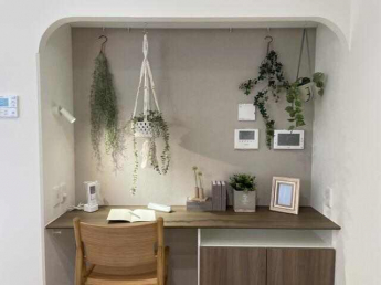 キッチン横にはスタディコーナー。料理中でもお子様の宿題など簡