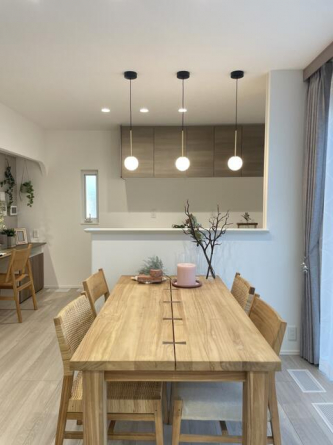 使い勝手の良いダイニング空間です。食器の上げ下げがしやすいの