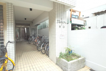 【エントランス】