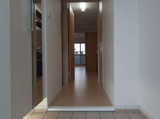 収納もある玄関です