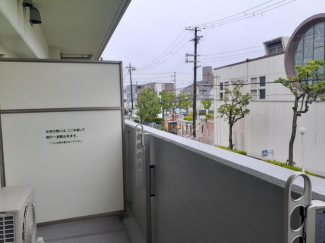 開放的で明るい空間を演出してくれるバルコニーです