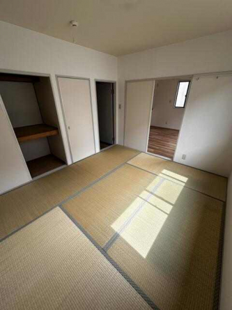 そのままゴロンと寝ころべば気持ちのいい和畳の和室