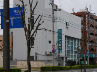 伊予銀行新立支店まで51m