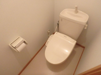 コンパクトで使いやすいトイレです