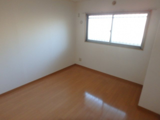 開放的な寝室です