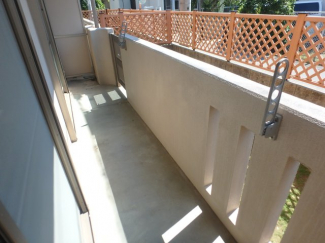 開放的で明るい空間を演出してくれるバルコニーです