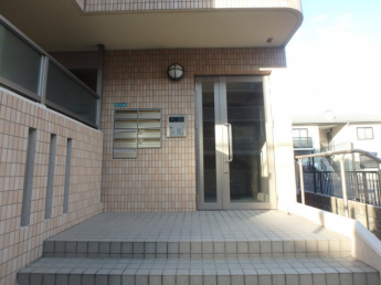 ゆとりのあるエントランスです