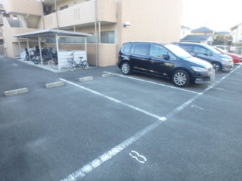 駐車場に車を止められます