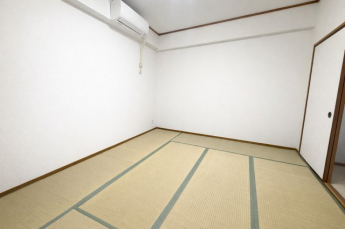 掲載写真の一部は、室内イメージをお伝えするために画像補正（荷物の消去等）を行っています。現況を優先してください。
