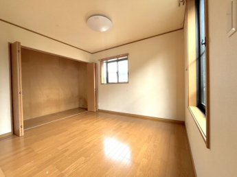 明るい洋室です