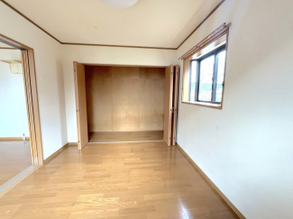 使い勝手のいい洋室です