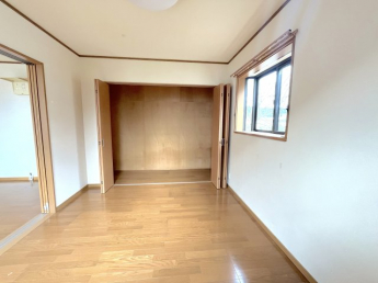 使い勝手のいい洋室です