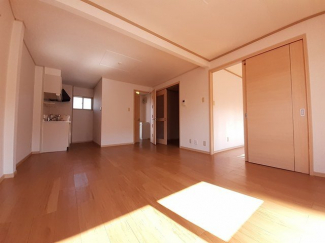 ゆったり過ごせる居間です