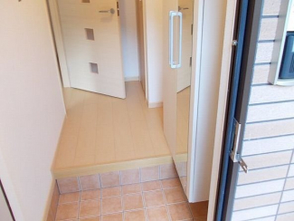 シンプルで使いやすい玄関です