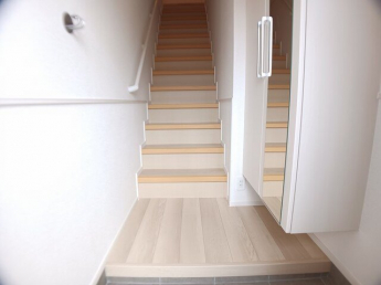 明るい玄関です